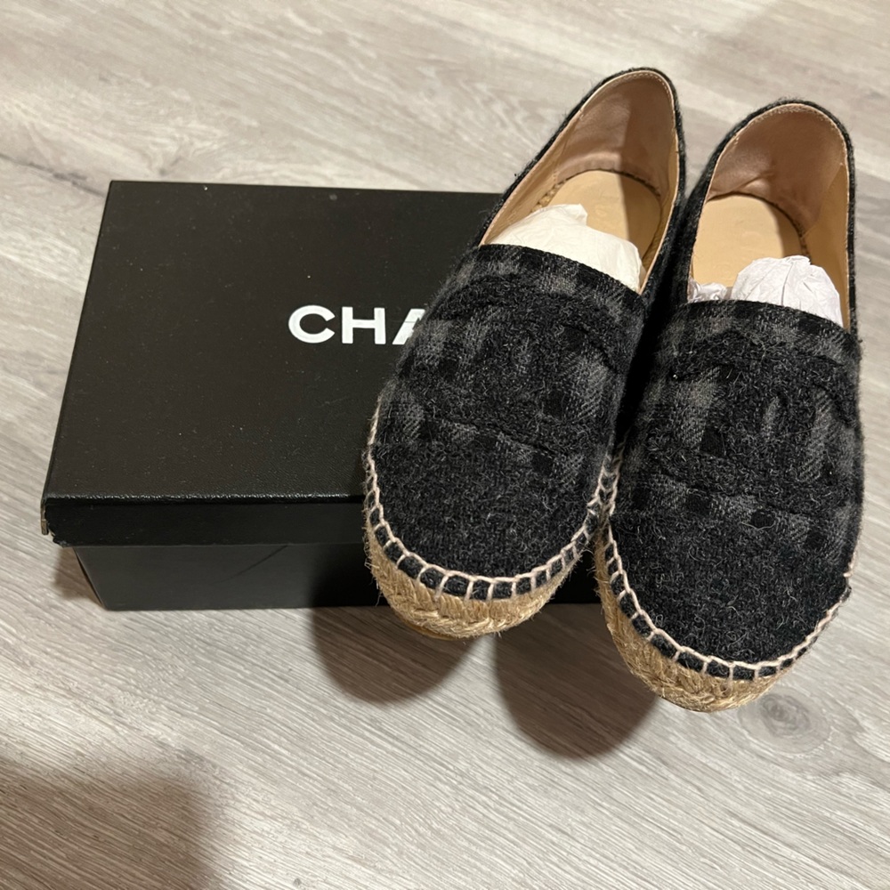 Chanel interlocking CC logo espadrilles